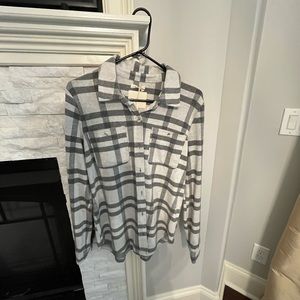 Super soft and brand new plaid trucker shacket size Small